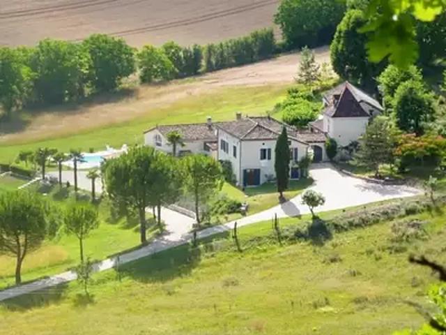 Montcuq en Quercy Blanc 46800 Achat / Vente maison 14 pièces t14 piscine jardin