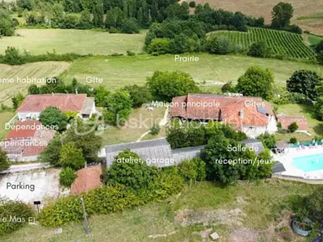 Montcuq en Quercy Blanc 46800 Achat / Vente maison 20 pièces t20 piscine cave