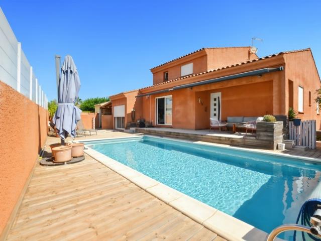 Montady – Villa 6 pièces – 208 m² environ – 4 chambres dont 2 suites parentales – Piscine – Véranda – Environnement calme
