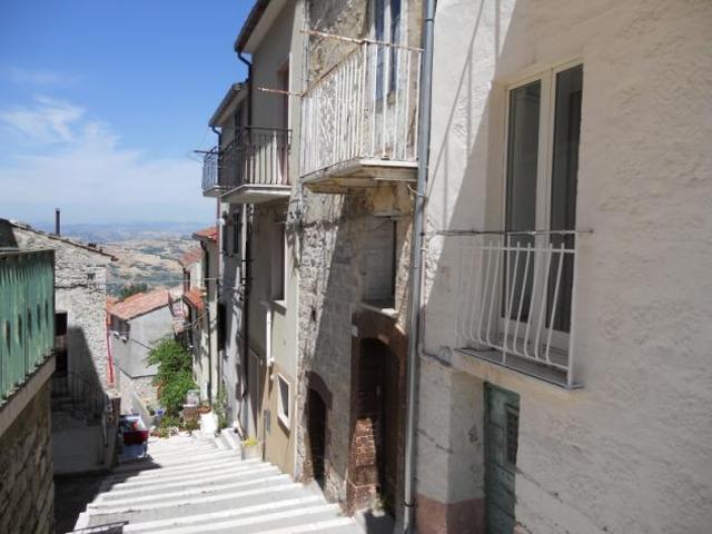 MONTAGANO VICO CAROLINA CENTRO STORICO VENDO FABBRICATO CIELO TERRA SU 3 LIVELLI OLTRE A TAVERNETTA DA RIATTARE 20000€ TRATTABILI