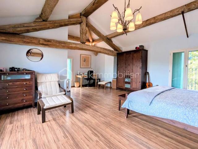 Montagnac: Maison vigneronne de 124 m² avec garage de 74 m² et terrasse