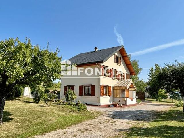 MONTAGNOLE Maison esprit savoyarde sur 1 400 m2 de terrain arboré, bien exposée et vue dominante