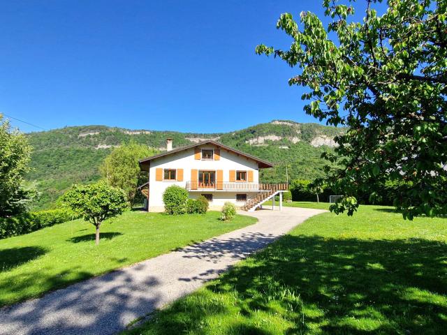 Montagnole très belle villa avec vue splendide !