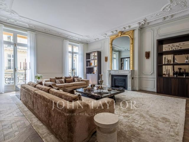 Montaigne/Marignan Superbe appartement de réception totalement rénové