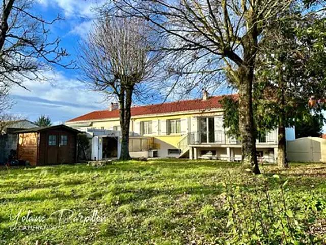 Montaigu Vendée 85600 Achat / Vente maison 7 pièces t7 jardin terrasse