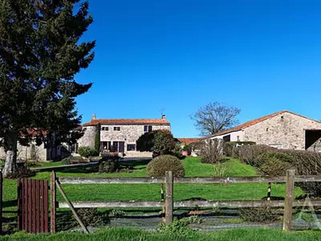 Montaigu Vendée 85600 Achat / Vente maison 8 pièces t8 piscine terrasse