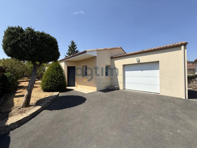 MONTAIGU, Centre, en lotissement: Maison de plain pied, 93m2 habitables, 2 chambres, garage, terrain clos