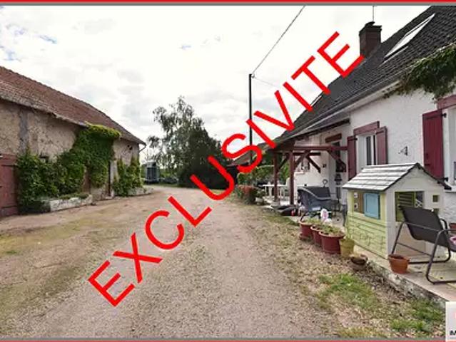 Montaigu le Blin 03150 Achat / Vente maison 7 pièces t7 au dernier étage terrasse
