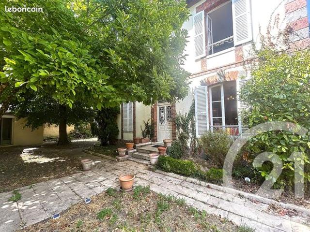 MONTARGIS COEUR DE VILLE MAISON BOURGEOISE DE 166 M² Hab avec terrain de 596 m²