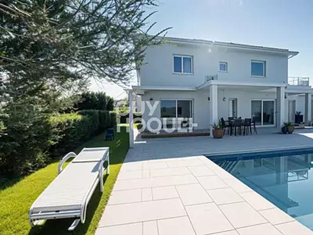 Montarnaud 34570 Achat / Vente maison 7 pièces t7 au dernier étage parking