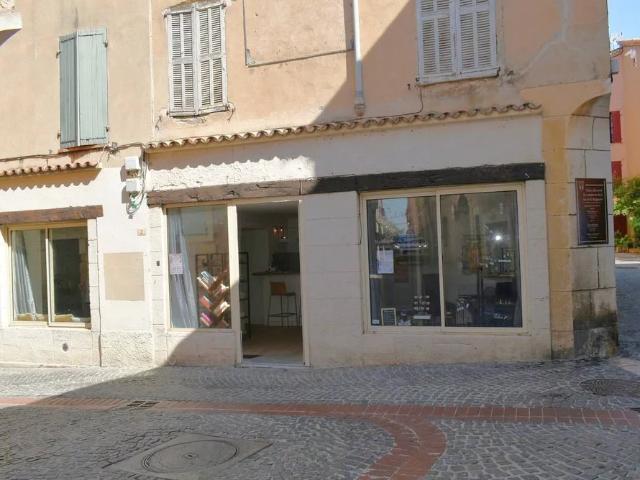 Montauroux Maison de village avec local commercial