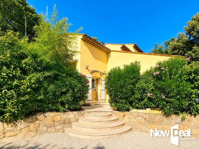 MONTAUROUX_ Charmante villa traditionnelle d’environ 110 m², au calme absolu sur un terrain de 654 m², sans vis à vis