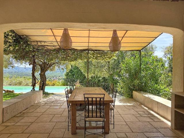 Montauroux Vue imprenable pour cette villa contemporaine d’e. 225m² Montauroux