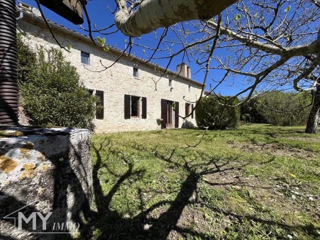 Montazeau: Maison en pierre à la campagne. 228m² Montazeau