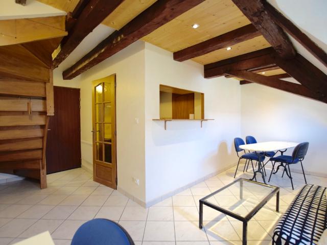 MONTBELIARD Appartement meublé T2 duplex – Centre ville, Montbeliard 25200