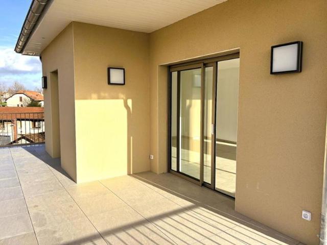 MONTBRISON 42600 Appartement neuf jamais habité 126 m² habitables 3 chambres, garage, place de parking