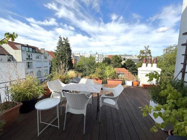 MONTGOMERY. Classy fully furnished + terrace