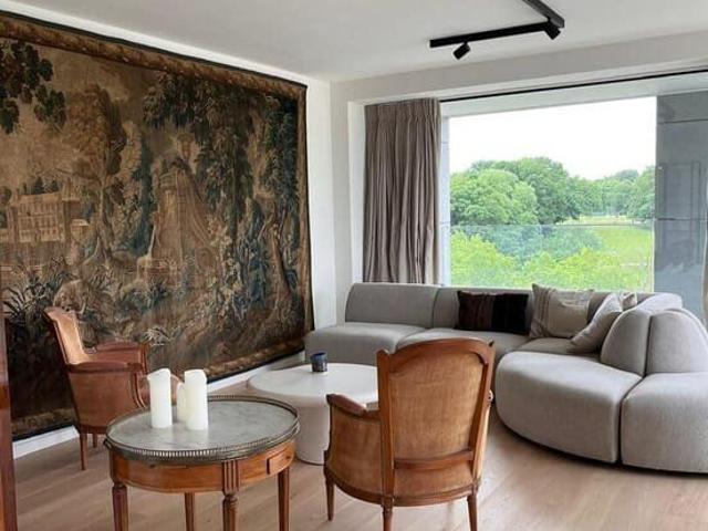 Montgomery – Luxury furnished apartment, 125 m², terrace & u