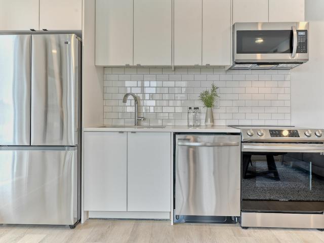 Montgomery Square Unit 215: 1 bed/1 bath CORNER Great View no free rent [object Promise] for Rent