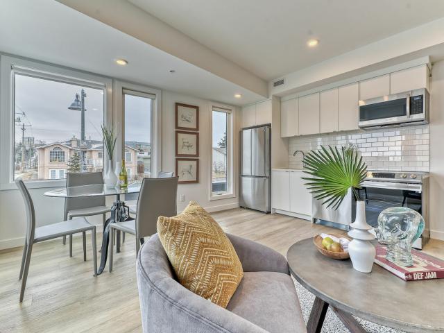 Montgomery Square Unit 301: 2 Bed/1 Bath CORNER UNIT! [object Promise] for Rent