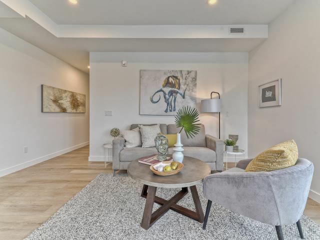 Montgomery Square Unit 316: 2 Bed/1 Bath CORNER lease takeover [object Promise] for Rent