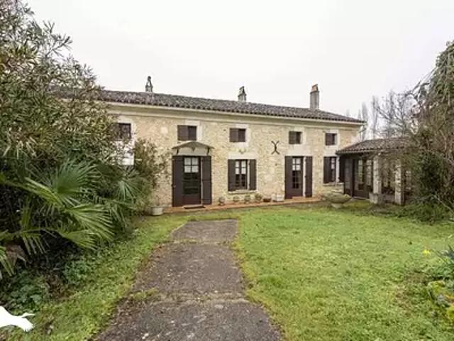 Montguyon 17270 Achat / Vente maison 8 pièces t8 parking