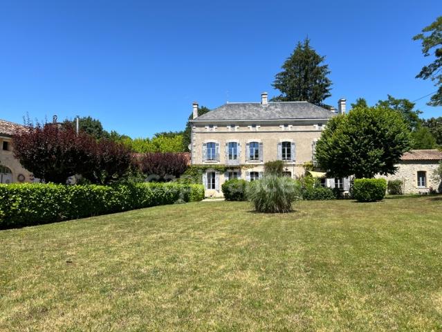 Montguyon Vente Propriété/château 17