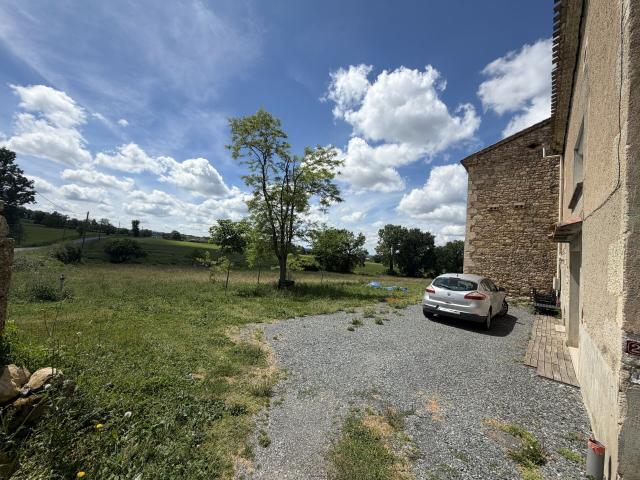 Montdragon, Maison en pierre T4 de 116 m² située en campagne, environnement calme