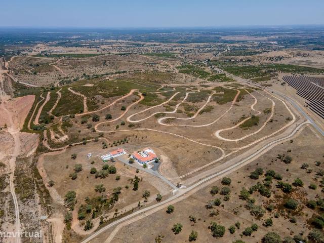 Monte alentejano com 28 hectares