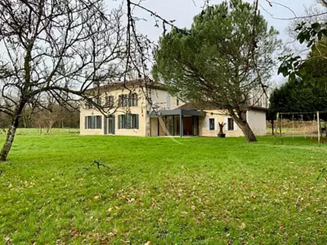 Montendre 17130 Achat / Vente maison 8 pièces t8 au dernier étage terrasse