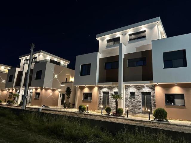 Montenegro, Doppelhaus Villa, Auswandern und leben in Ulcinj