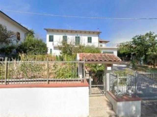 MONTECALVO IN FOGLIA VENDESI CASA SINGOLA CON AMPIO GIARDINO