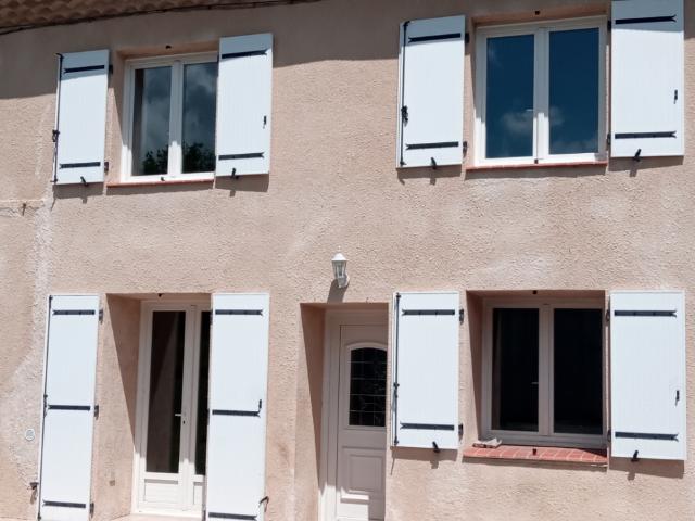 MONTEGUT PLANTAUREL: MAISON DE VILLAGE DE TYPE 4 A VENDRE SANS TRAVAUX