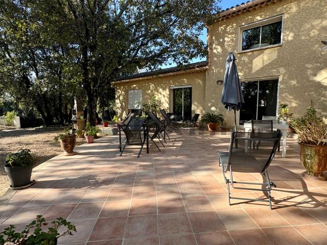 Monteils, villa familiale avec parc et piscine