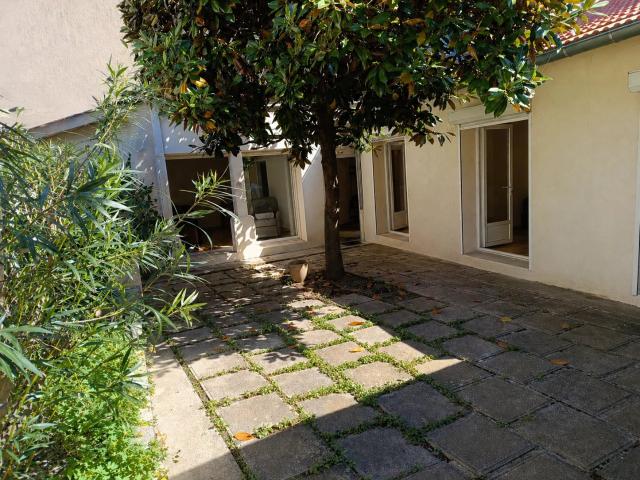 MONTELIMAR CENTRE VILLE Maison de ville T4 82 m² Cour G