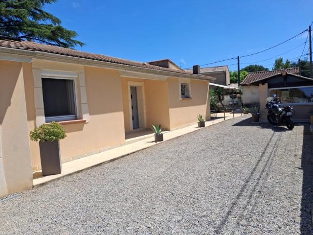 MONTELIMAR LES ROBINETTES Maison de plain pied 124 m² 4 chambres Terrain clos 850 m² Piscine