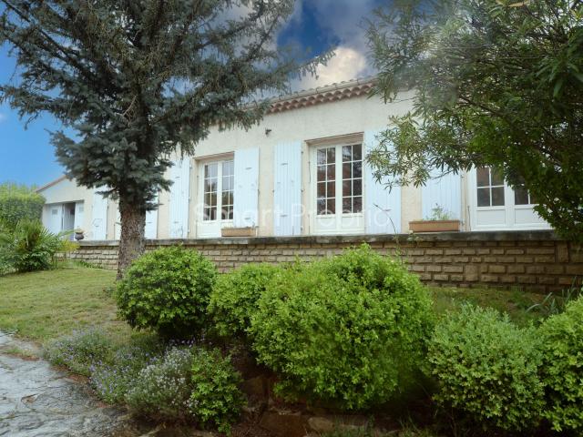 MONTELIMAR Quartier des Catalins Maison familiale de plain pied 124 m2 4 chambres Garage Terrain