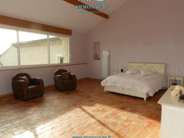 Montélimar sud 300 m² habitable, 2400 m² terrain