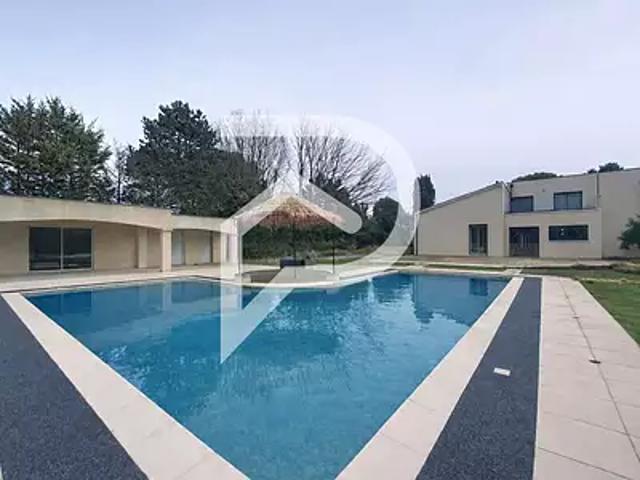 Montélimar 26200 Achat / Vente maison 8 pièces t8 au dernier étage piscine