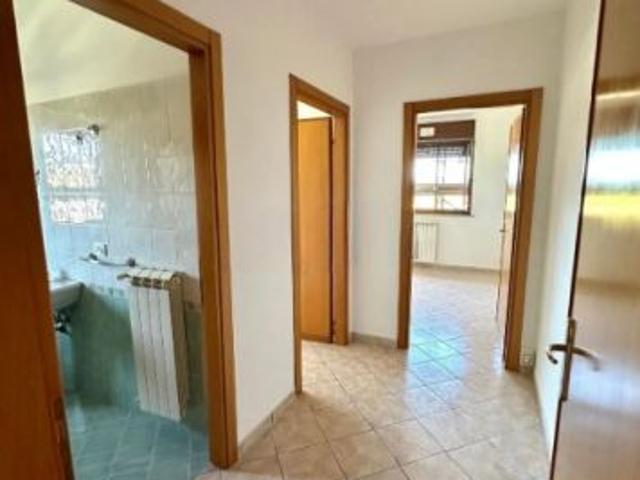 MONTEROTONDO QUADRILOCALE CON POSTO AUTO