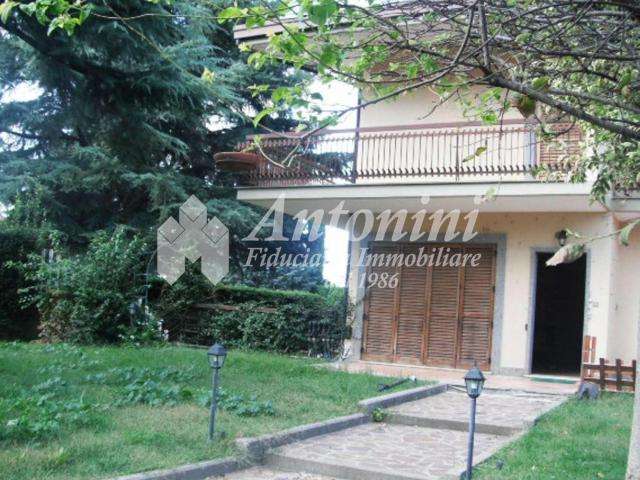 Montesacro district Via Mario Bonnard Villa For Rent of 230 sqm