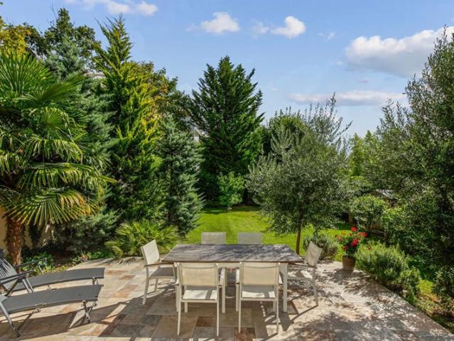 MONTESSON MAISON 4 CHAMBRES de 216 m2 TERRAIN 941 M² 5 MN CENTRE VILLE