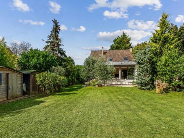 MONTESSONavec 4 chambres de 216 m2 TERRAIN 941 M² 5 MN CENTRE VILLE