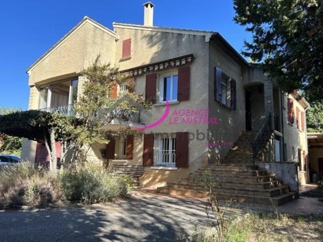 MONTEUX EXCLUSIVITE VILLA DE 300 M² AVEC GARAGE SUR 3700 M² CLOS