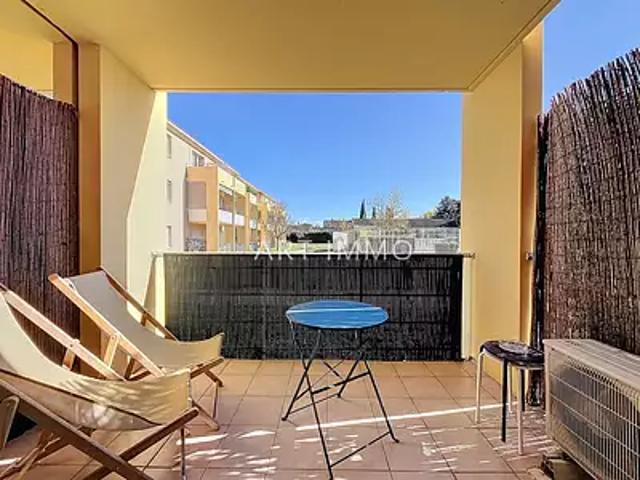 Monteux 84170 Achat / Vente appartement 2 pièces t2 au dernier étage piscine