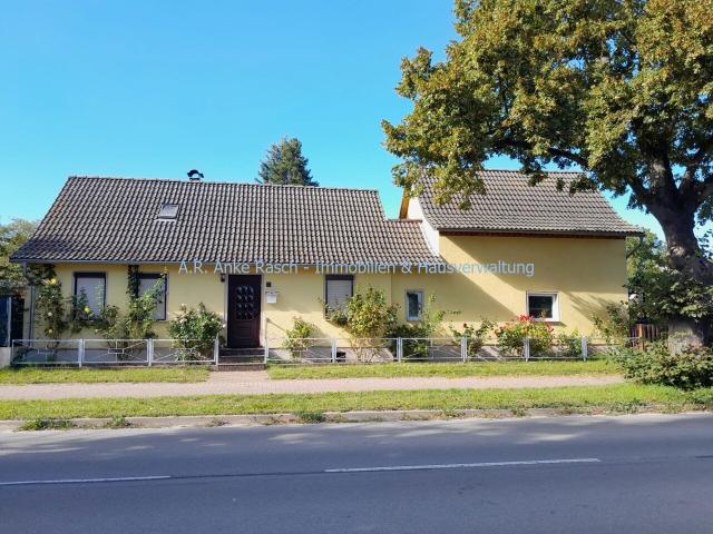 Monteurwohnung Monteurzimmer Gästewohnung Pension bis 16 Personen in der idyllischen Hafenstadt Tangermünde nahe Arneburg, Auffahrt vorhanden