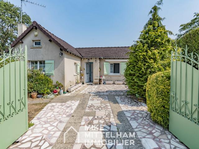 MONTFORT L'AMAURY MAISON DE PLAIN PIED JARDIN DE 600M2