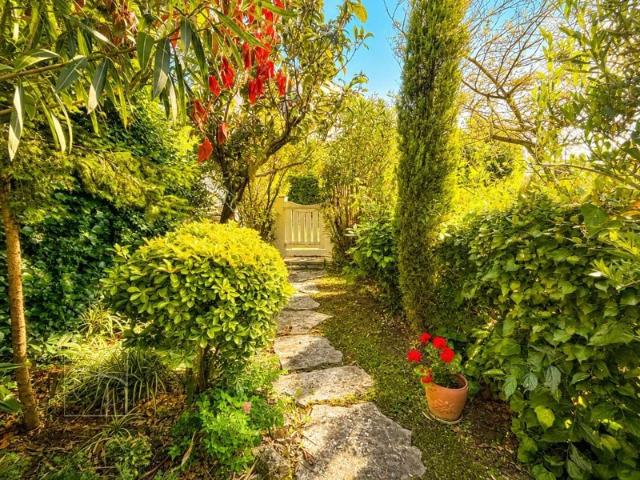 Cannes Montfleury à 5 min à pied du centre ville Appartement villa 3p 92m2aux beaux volumes avec jardin privatif