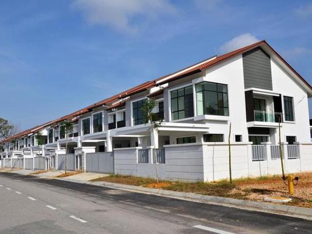 Monthly Installment RM2k22x70 Double Storey Link House In Sepang