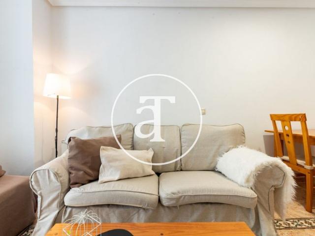 Monthly rental apartment with 1 bedroom, bathroom and balcony in Quintana, Ciudad Lineal